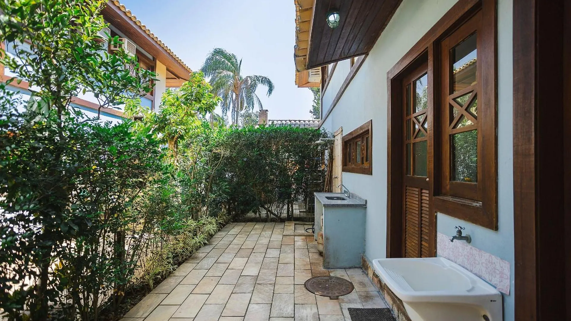 Casa Em Buzios: 3 Quartos, Varanda E Garagem |Vf32