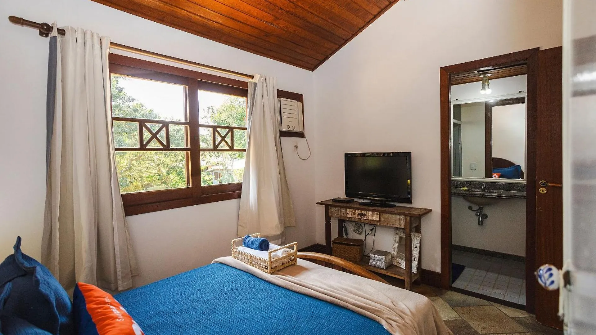 Casa Em Buzios: 3 Quartos, Varanda E Garagem |Vf32 Brazil