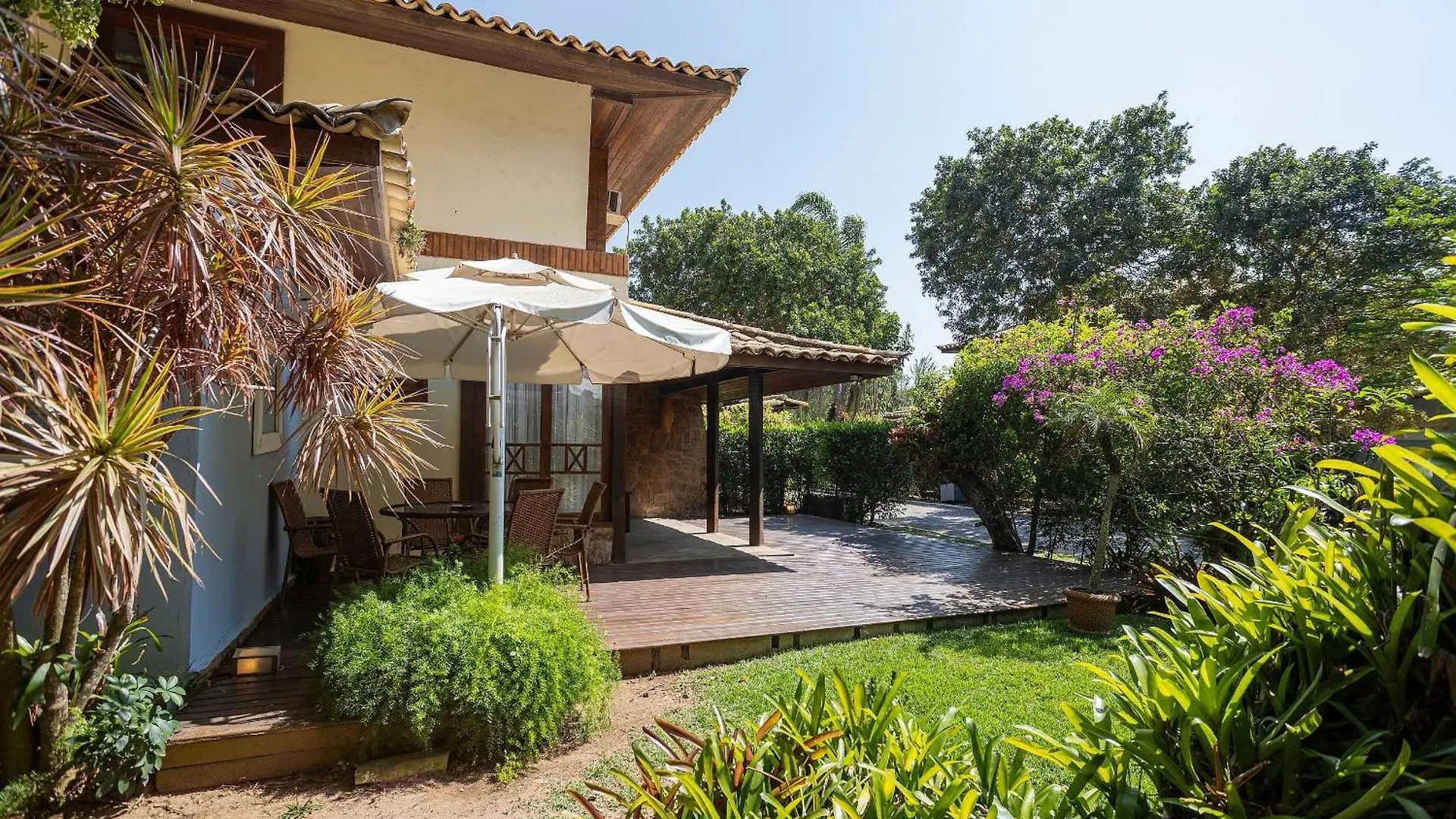 Casa Em Buzios: 3 Quartos, Varanda E Garagem |Vf32 Armacao dos Buzios