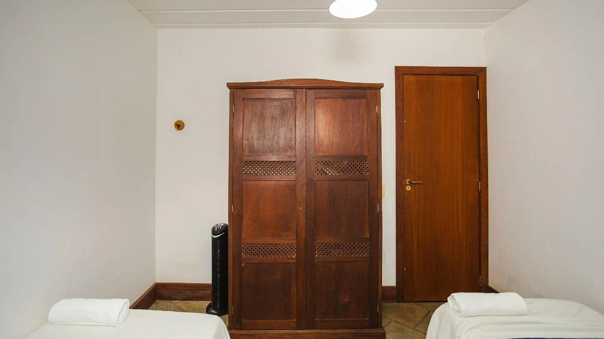 Casa Em Buzios: 3 Quartos, Varanda E Garagem |Vf32 Armacao dos Buzios