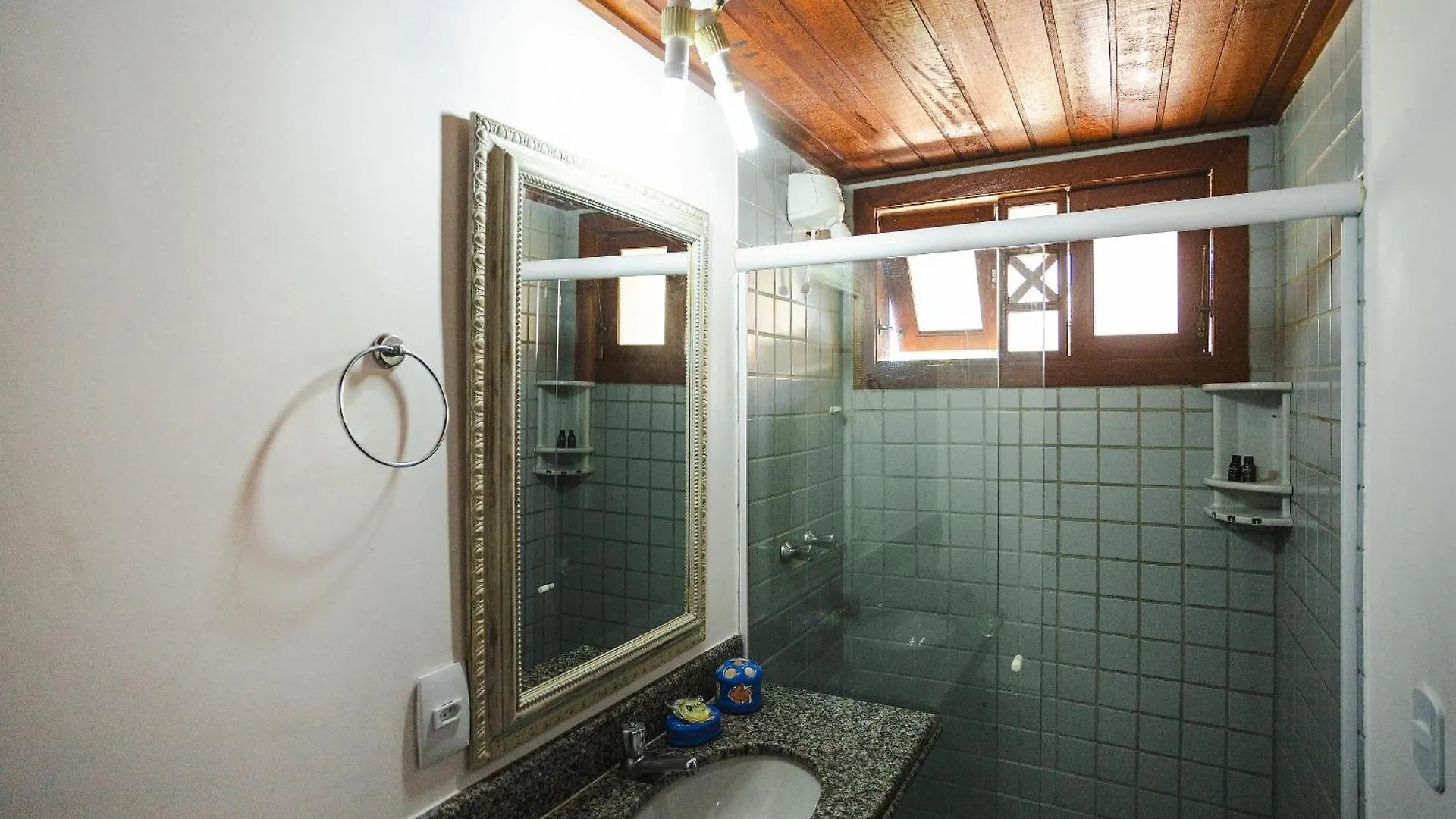 Casa Em Buzios: 3 Quartos, Varanda E Garagem |Vf32