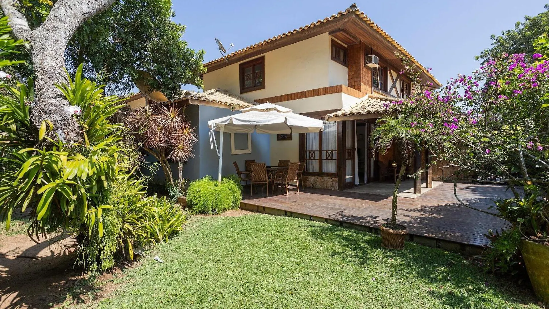 Casa Em Buzios: 3 Quartos, Varanda E Garagem |Vf32 Armacao dos Buzios
